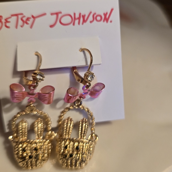 Betsey Johnson Gold Tone Rabbit Ears Easter Basket Drop Earrings Pink Bow NWT - Picture 10 of 14